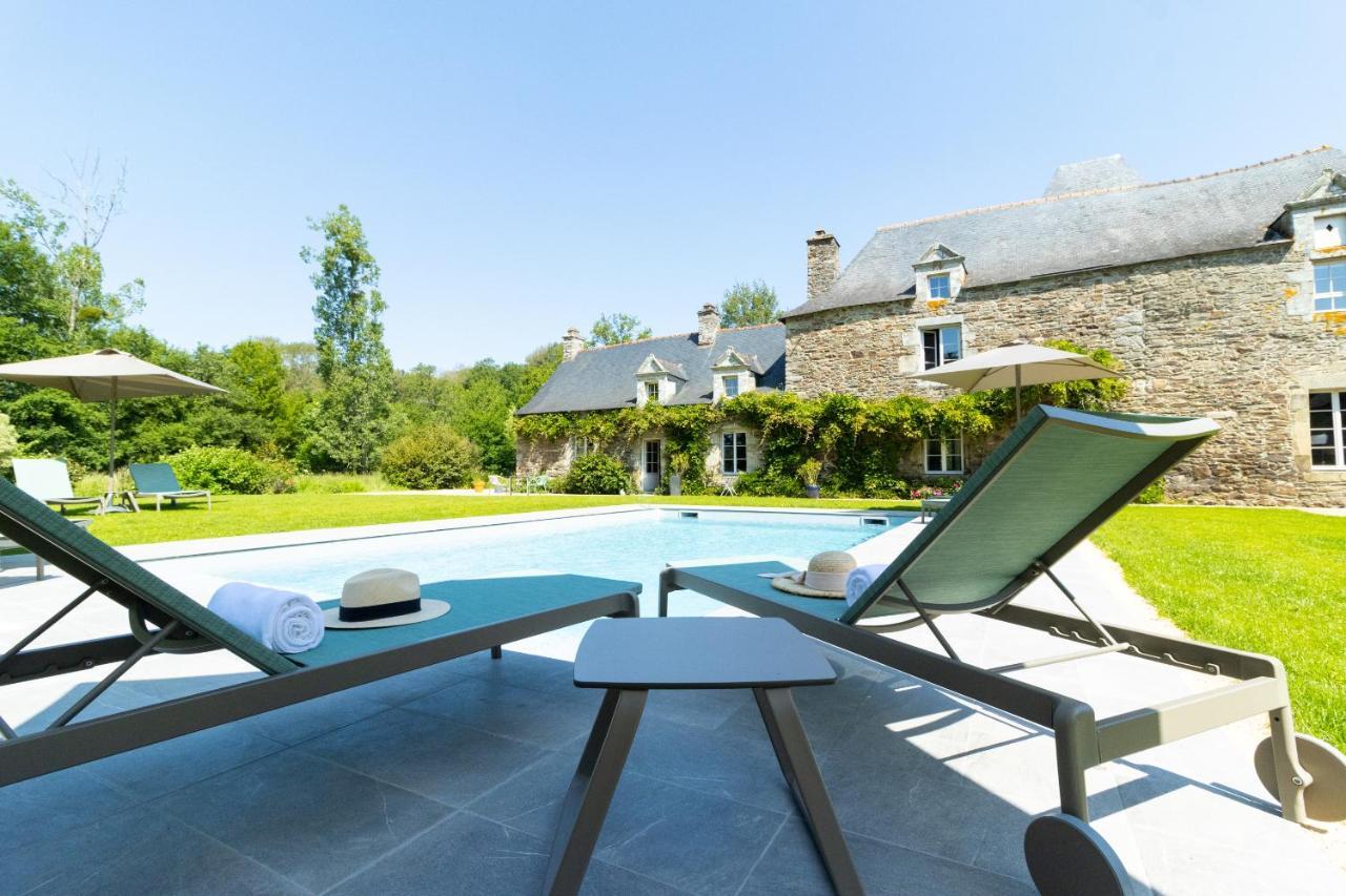 Manoir Du Vau D Arz Gites Et Chambres D Hotes Avec Piscine Malansac Экстерьер фото